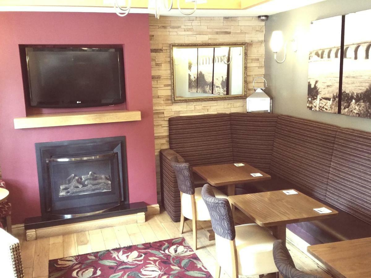 The Fountain Inn Hendy Exterior foto